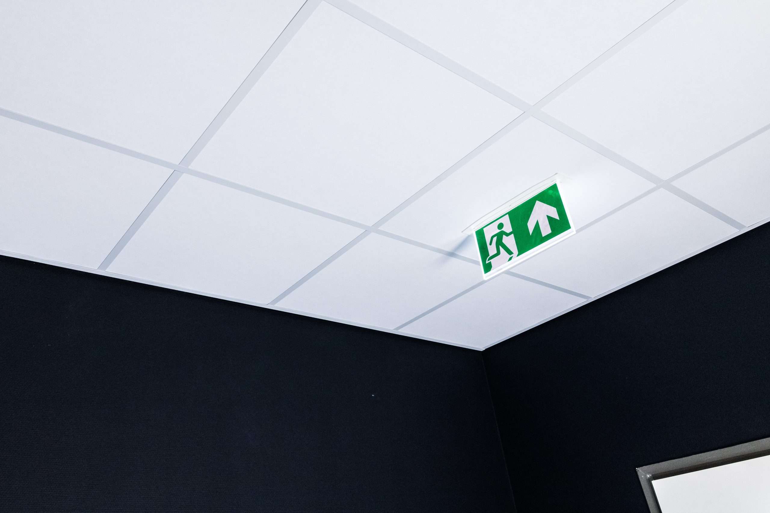 Noodverlichting in systeemplafond