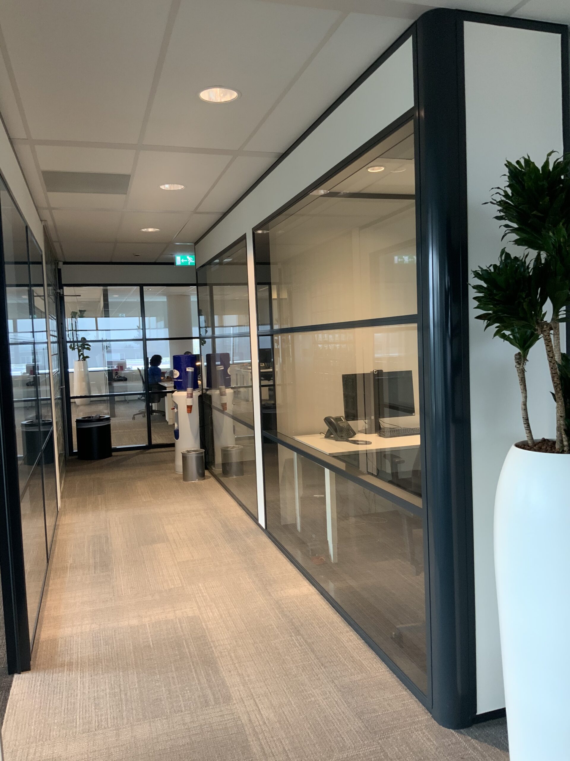 Systeemwanden kleur zwart