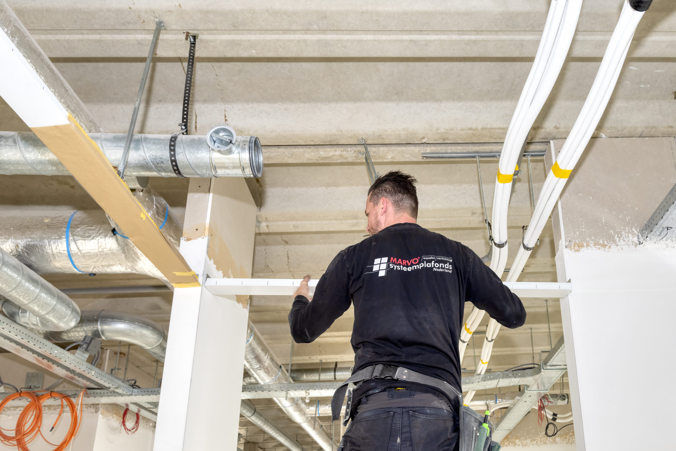 Montage bandrasterplafond