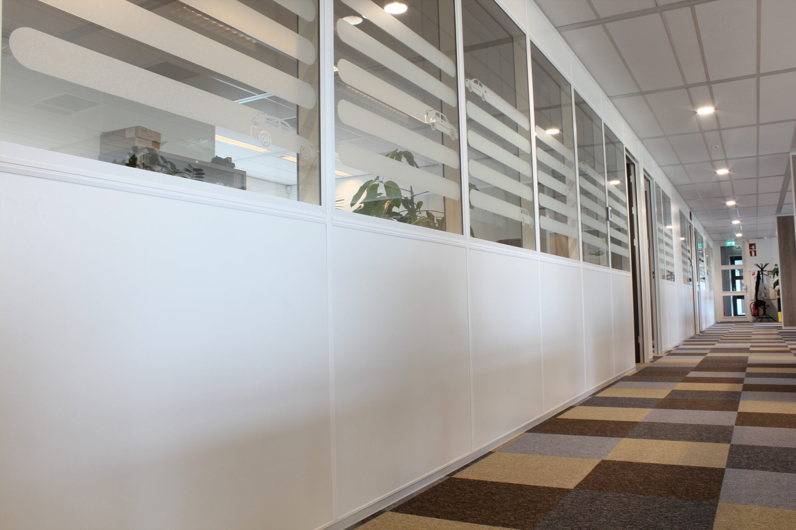 Systeemwanden met glaskozijnen