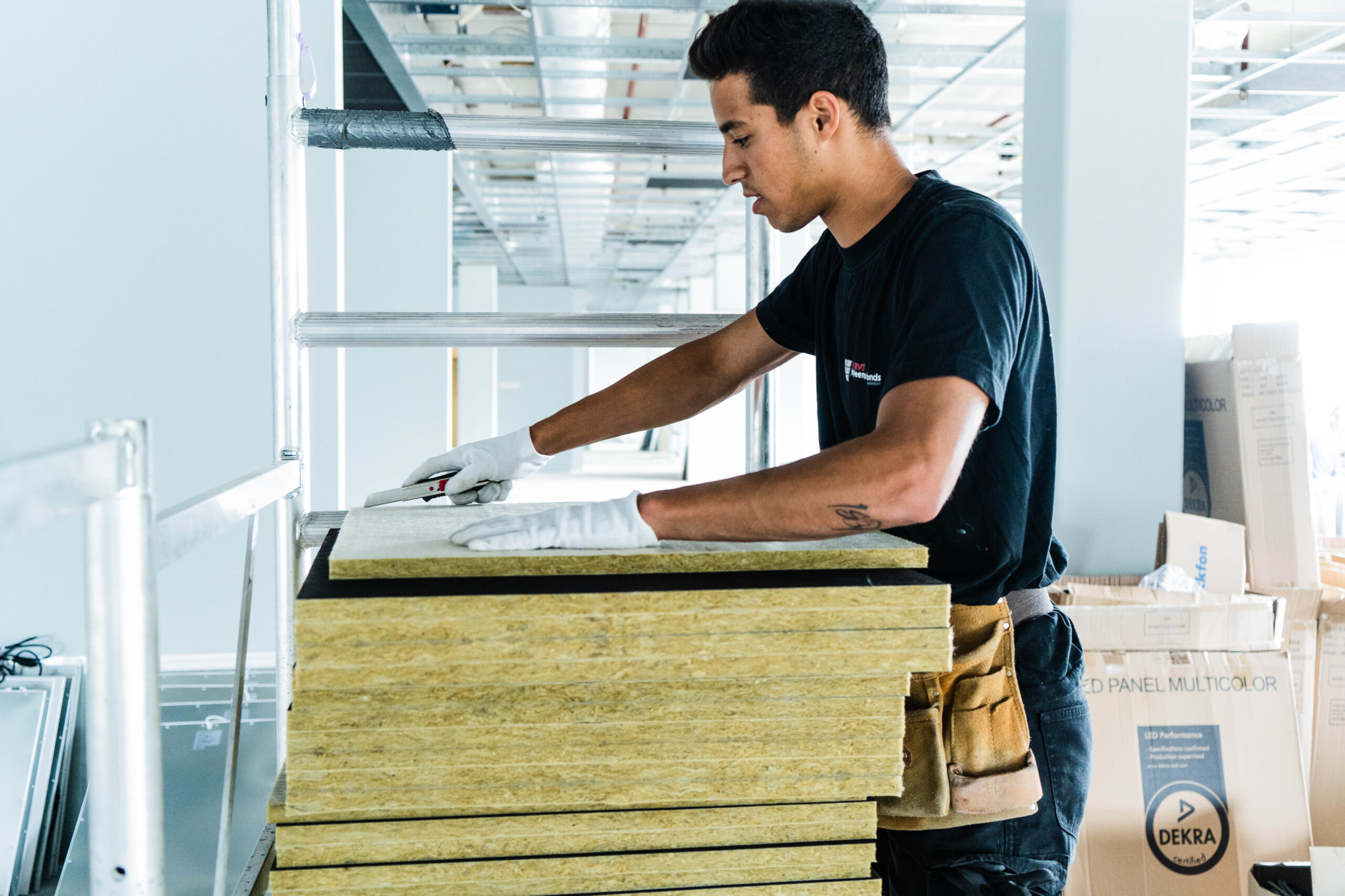 Montage isolerende plafondplaten