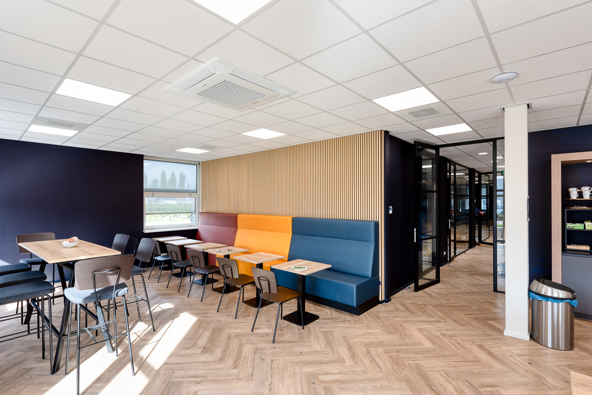 Metalstud scheiding in kantine - kantoor
