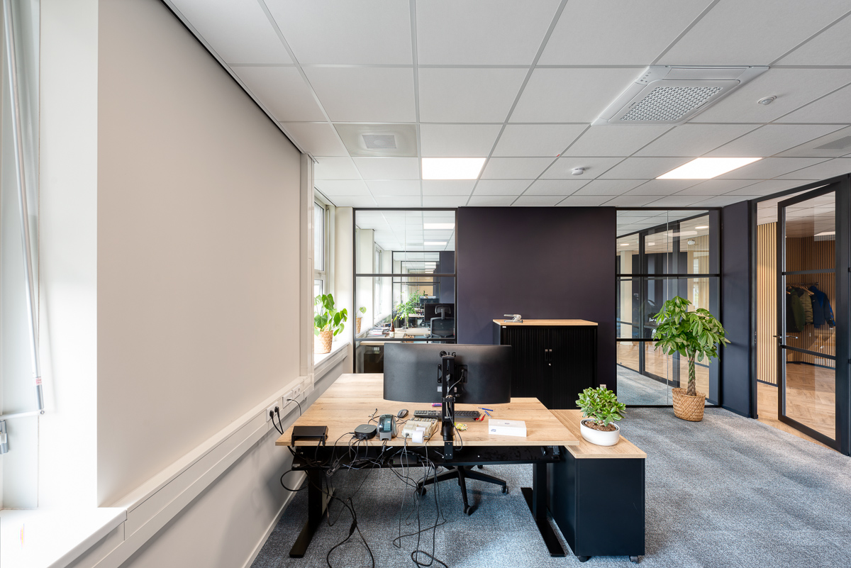 Metal stud wand scheiding tussen bureau