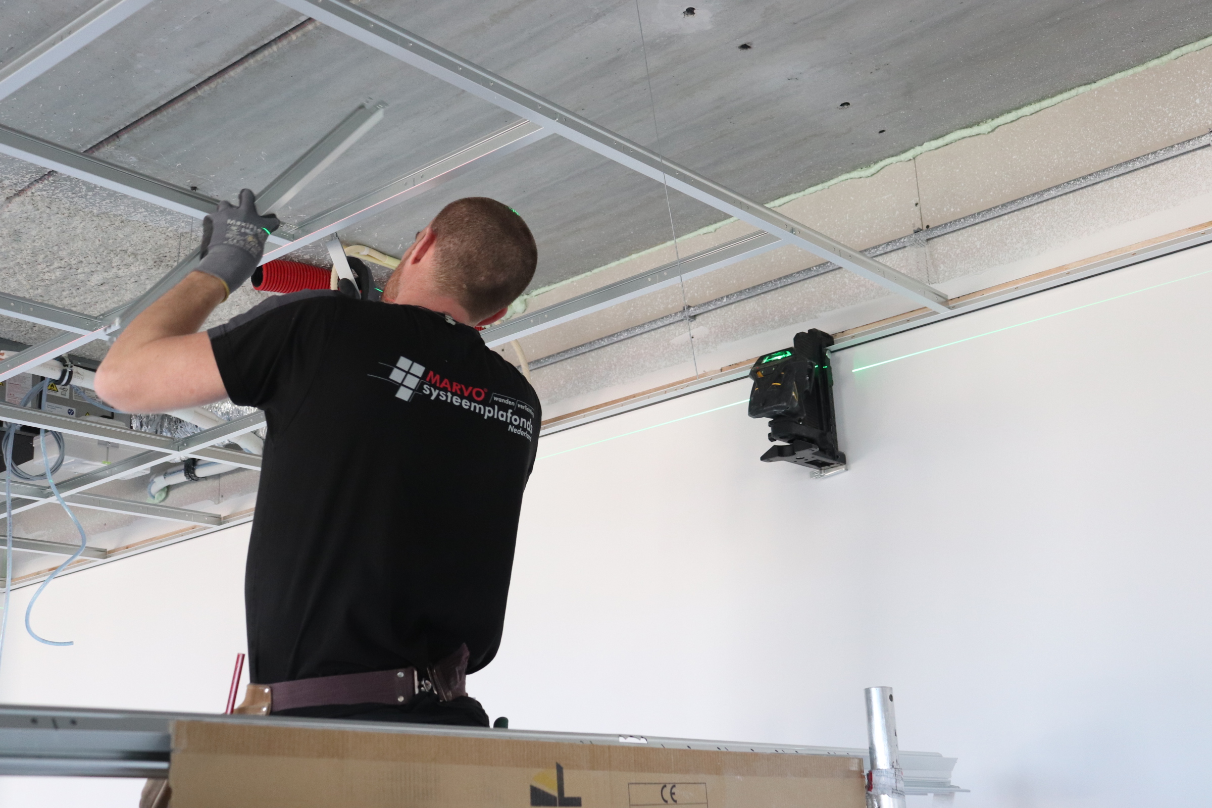 Montage door marvo systeemplafonds