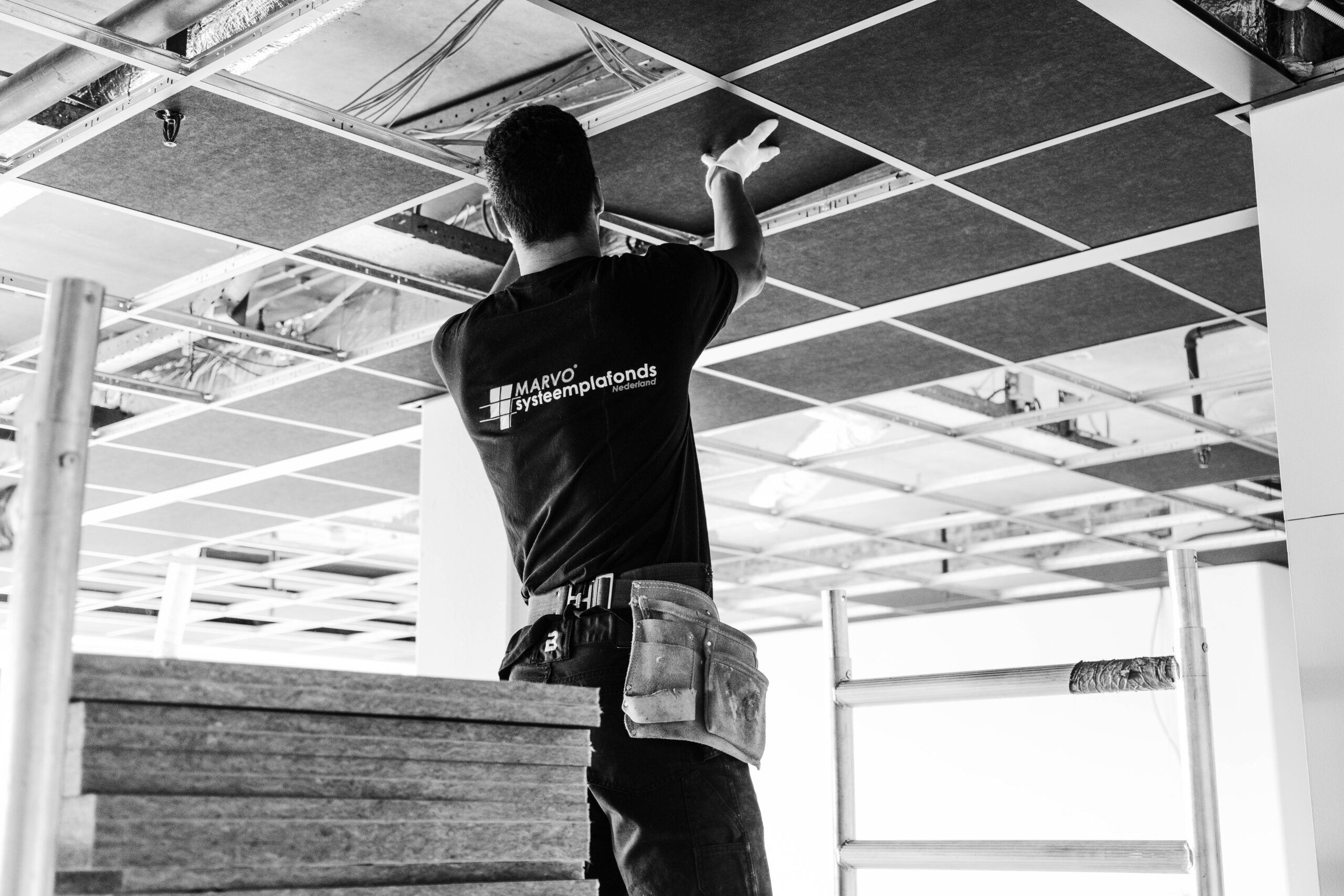 Eigenmonteur aan het monteren