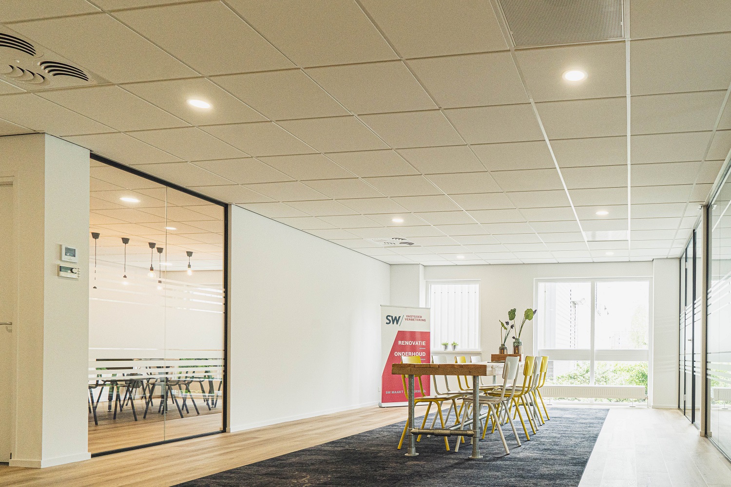 Doorzak plafond in kantoor